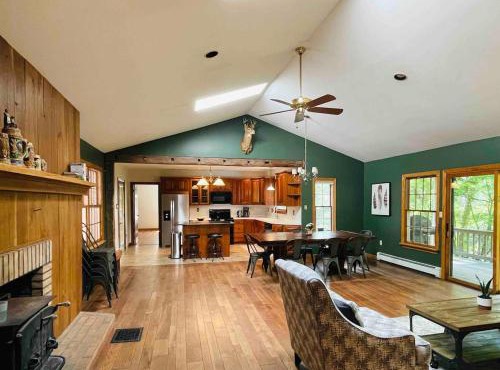 Hidden River Lodge at Hawk Mountain