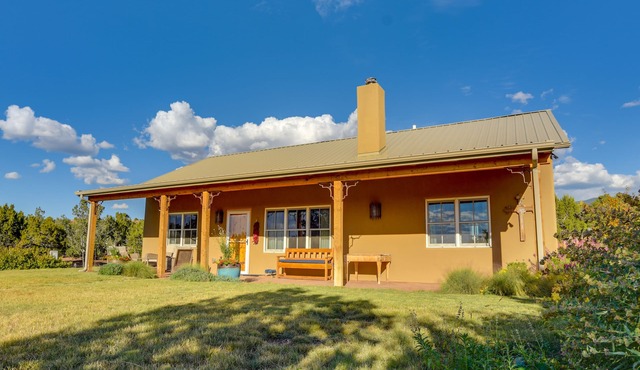 Hidden Santa Fe Gem - Nestled in Tesuque Hills!