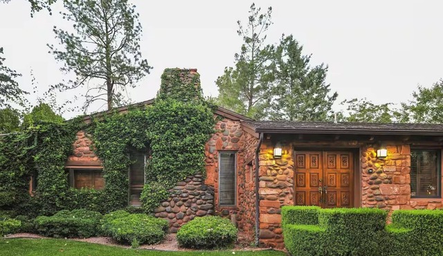 Hidden Sedona Gem with Spa, Courtyard & Activities Near Art District