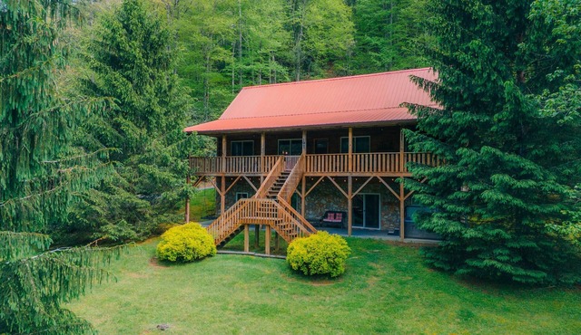 Hidden Serenity- Privacy, Hot Tub, Fire Pit, minutes from Boone