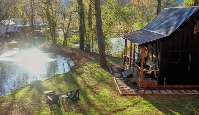 Hidden Springs Cottage, Rome, GA, King Loft Bedroom, Private Lake Access