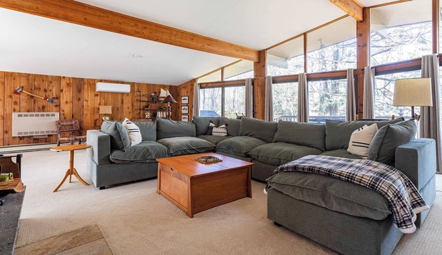 Hidden Treasure Chalet Hot Tub | Game Room