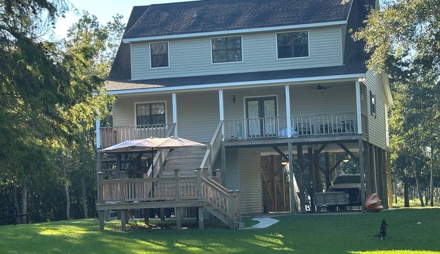 Hidden Treasure Charming 4-bedroom river house on the Biloxi Rivern