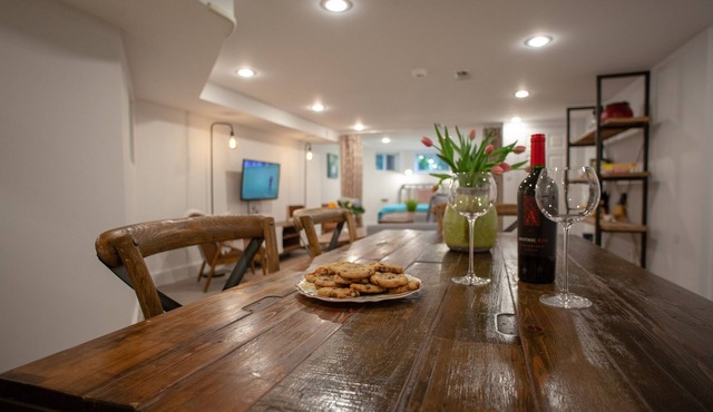 Hidden treasure, GREAT for families - Roomy, comfy, close to everything!