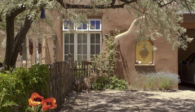 Hidden Treasure - Steps from Canyon Road