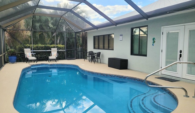 Hidden Treasure with Large Heated Pool near Boat Park