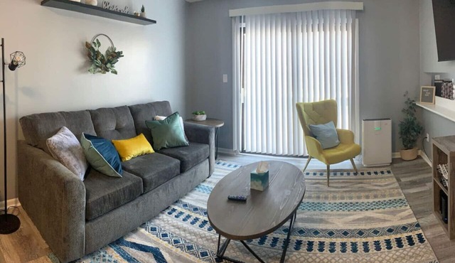 Hidden Two BDR Gem in Middletown w Private Laundry