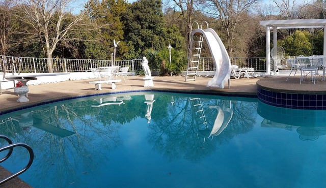 Hidden Valley Private Pool Side Cottage
