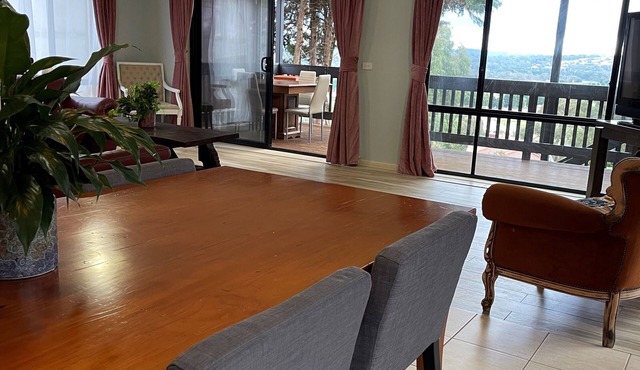 Hidden Valley Victoria -tuscany Vibe - Entire House - Near Golf Course & Trails