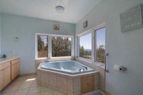 Hidden Views Cabin
