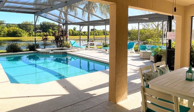 Hidden Waterfront Oasis - 18 minutes to the Disney Entrance!