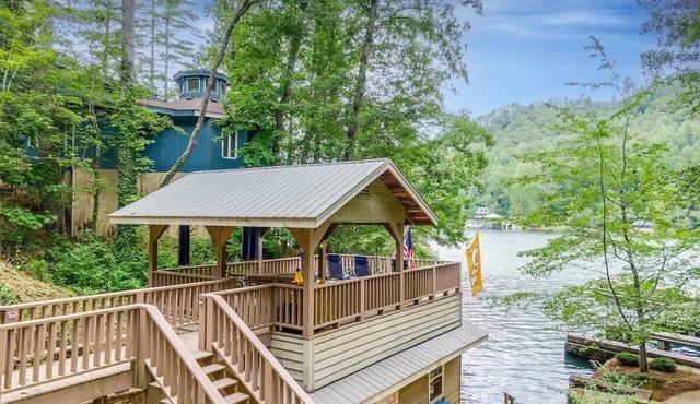 Hide-A-Way Cove – Luxury Lakefront Retreat on La