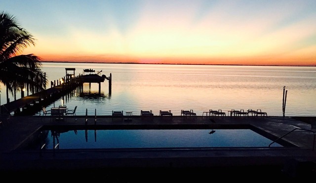 Hide-A-Way on the Bay! The Best View on the Island!
