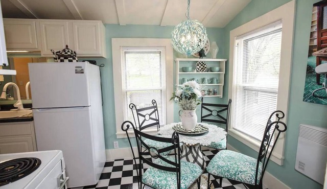 Hide-Away Apartment in the Heart of the Village, close to Inns, Spa