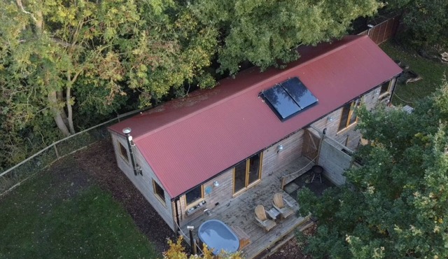 Hideaway 2 - Rural cabin with Hot tub