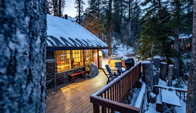 Hideaway Above The Stream Sunny decks w/hot tub Tall trees Wood stove Mountain Cabins Utah