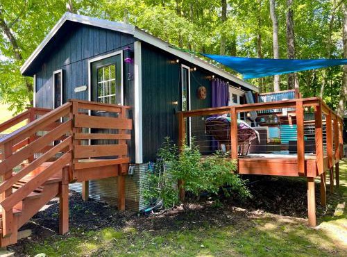 Hideaway at Vibrant Cabin! #Downtown #Sparta #River # LOVE