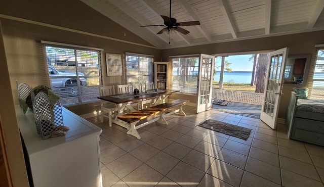 Hideaway Beach Cottage on waterfront with amazing views.