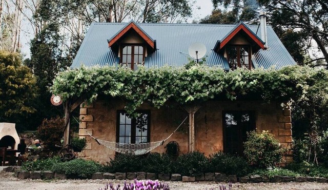 Hideaway Cottage - Secluded Retreat - Pet Friendly