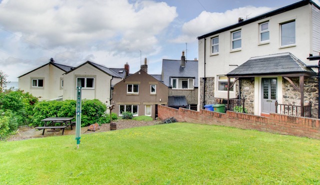 Hideaway Cottage - Three Bedroom House, Sleeps 6