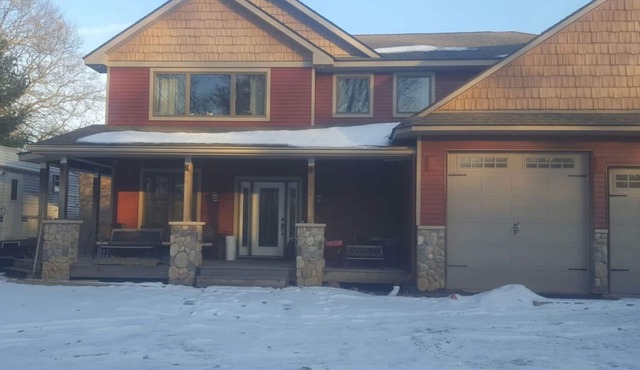 Hideaway From The Twin Cities: Sharing my personal residence, 5 Bedroom options