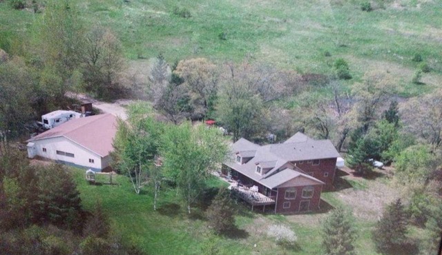 Hideaway from the Twin Cities: sharing my home, 5 single rooms, 2 adults 80/rm.