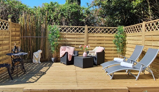 Hideaway gite for 2 with private garden and sundeck, close to Atlantic beaches.