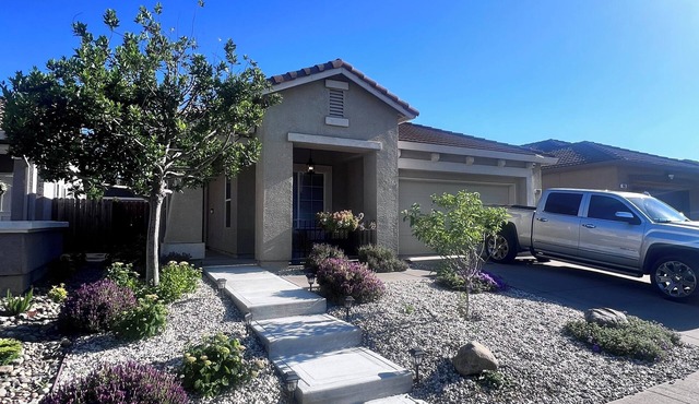 Hideaway Haven: Where luxury meets Convenience- Near Airport & Downtown