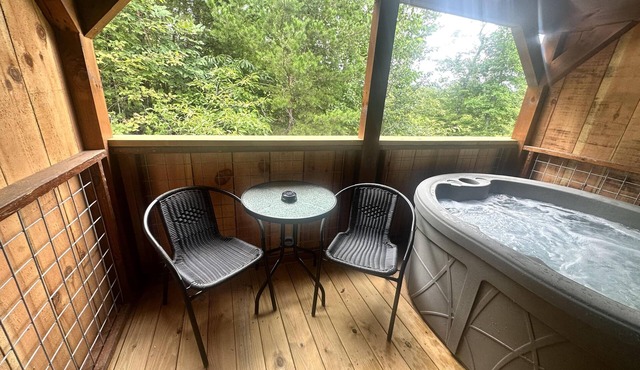 Hideaway Holler -Hot Tub, Fireplace,Hiking,View,Near Asheville ,WiFi