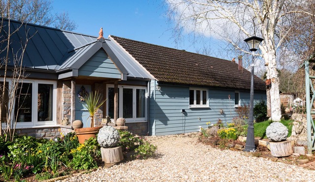 HIDEAWAY HOUSE, pet friendly, luxury holiday cottage in Taunton