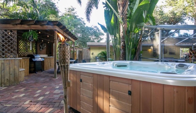 Hideaway House Private Boho Retreat Pool Spa 3.5 miles to Siesta Beach