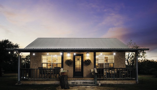 Hideaway in Hindes, TX Private CountryStay Electric Gate Great Work Housing 3 BR