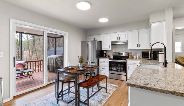 Hideaway In The Highlands : Bike, Lake, Golf, Pet Friendly