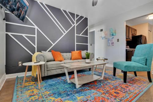 Hideaway in The Hood - Reno'd Mechanicsville Apt!