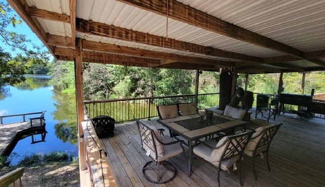 Hideaway Lakes: Near Lake Fork, Fishing, Pool Table, BBQ, Lake View!!!