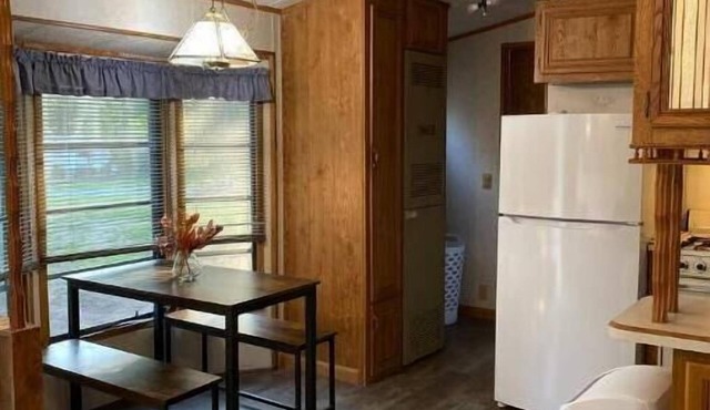 Hideaway! less than a mile to the acres