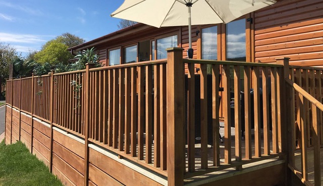 HIDEAWAY LODGE, country holiday cottage, with hot tub in Tintagel