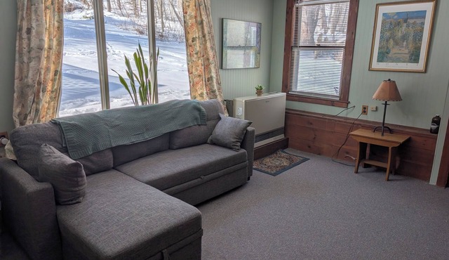 Hideaway on the Hill! Private 2 bedroom apartment with full accommodations!