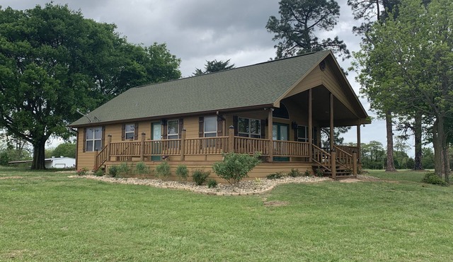 Hideaway on the Hill - Winnsboro, Texas