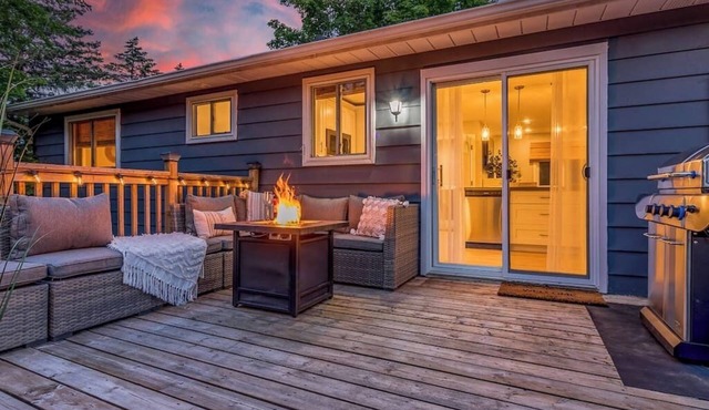 Hideaway Retreat Bungalow w/Hot Tub