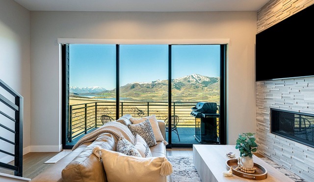 Hideout Epic View Modern Home 10 Min to Deer Valley Lake & Mountain Views