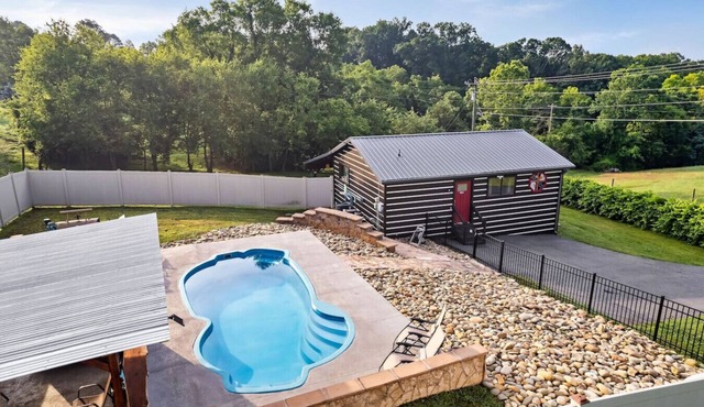 Hideout Haven- Hot Tub & Private Pool