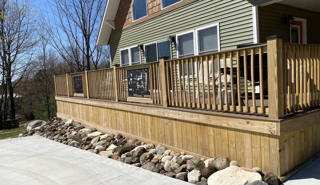 Hideout home nestled in the middle of 10 acres. 10 Minutes from Torch Lake!