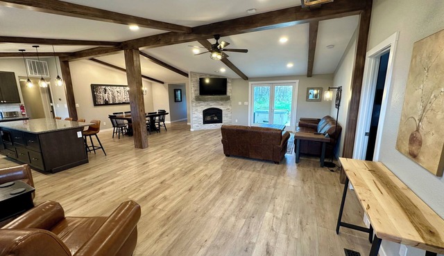 Hier Hideaway -Hot Tub - Fire Pit - King Beds - Peaceful Surrounded by Nature