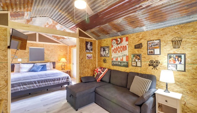 Higden Studio w/Private Deck < 1 Mi to Lake!