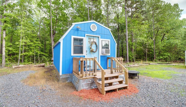 Higden Studio w/Shared Patio, Yard Games, Grills!