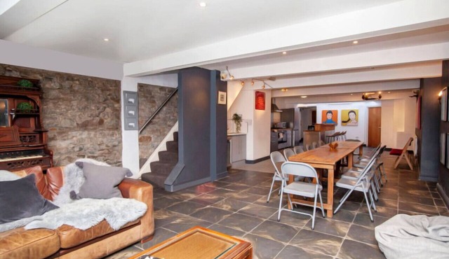 higgihaus 5 Sleeps 14-16 Hens Stags Big