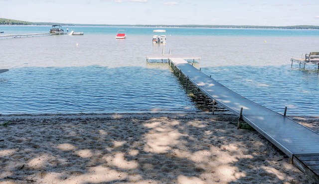 Higgins Lake - One Of A Kind Lakefront Lodge!