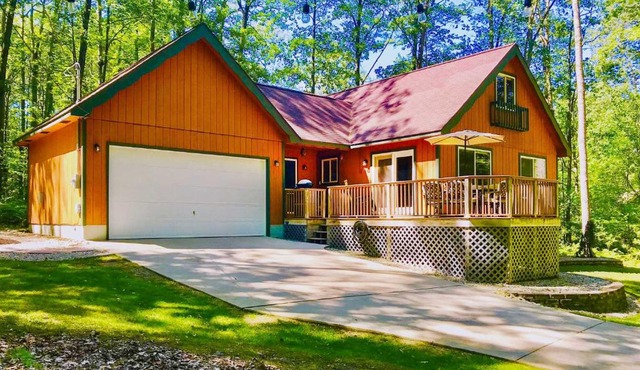 Higgins Lake Retreat - Hike, Swim, Relax!