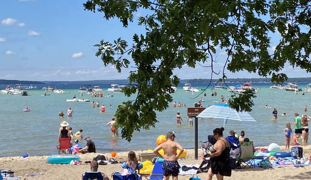 **Higgins Lake Cottage -- 1 Mile to South Higgins Lake Beach & Park**